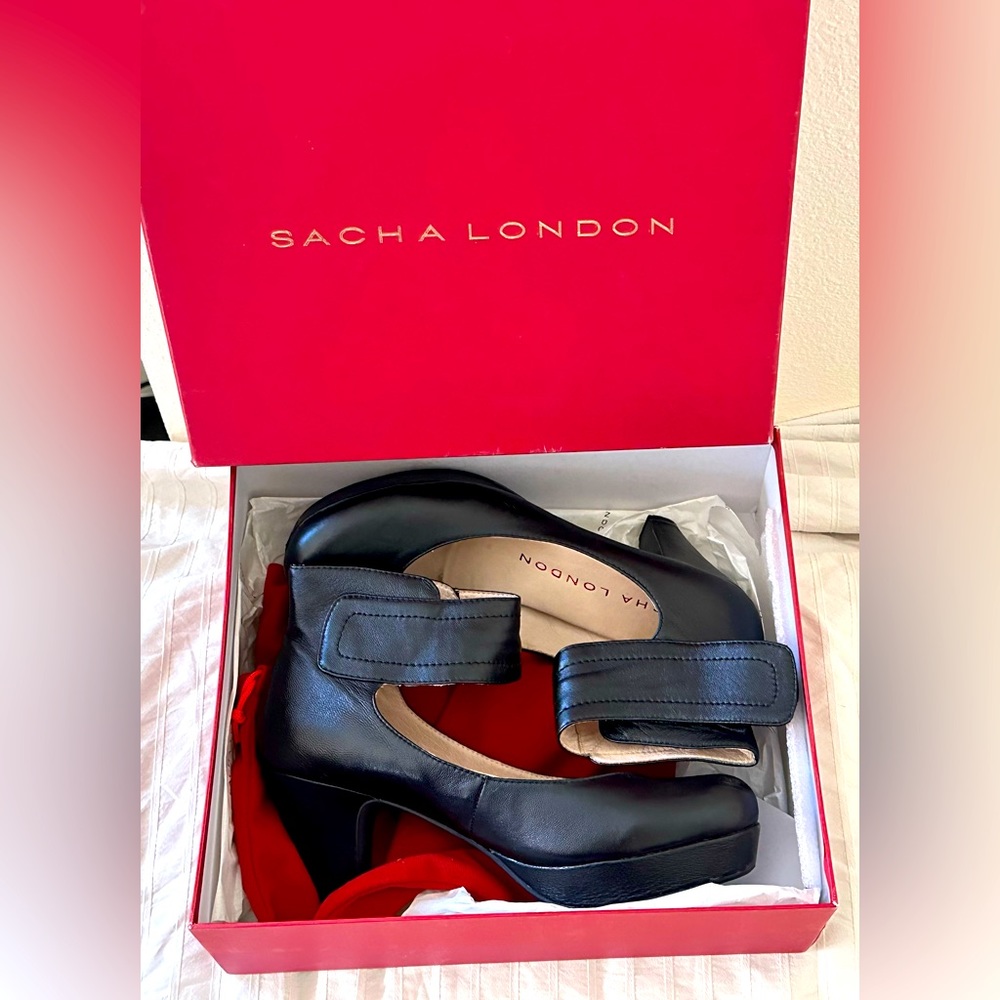 - Vera Black Shiny Napa Pumps by Sacha London. Size 9.5